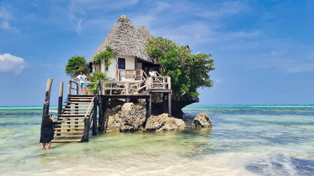 Tanzania e Zanzibar: guida completa per organizzare il viaggio 7 Ristorante The Rock a Zanzibar