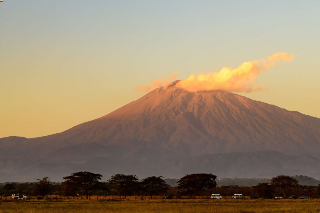 Il momento più bello di un safari in Tanzania non è quello che pensi 3 Monte Meru Tanzania