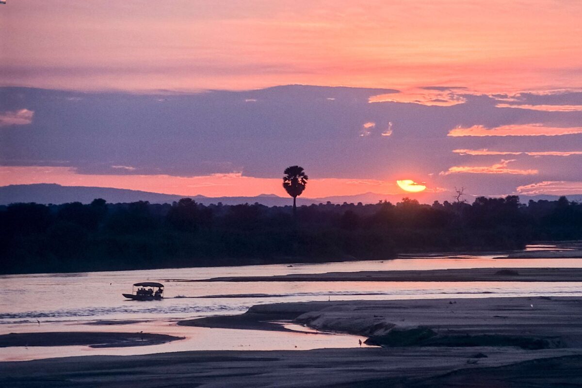 Vista del fiume rufiji tanzania